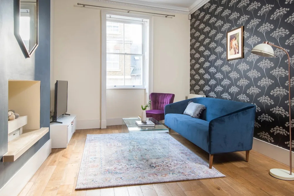 Bright Mayfair Suites by Sonder