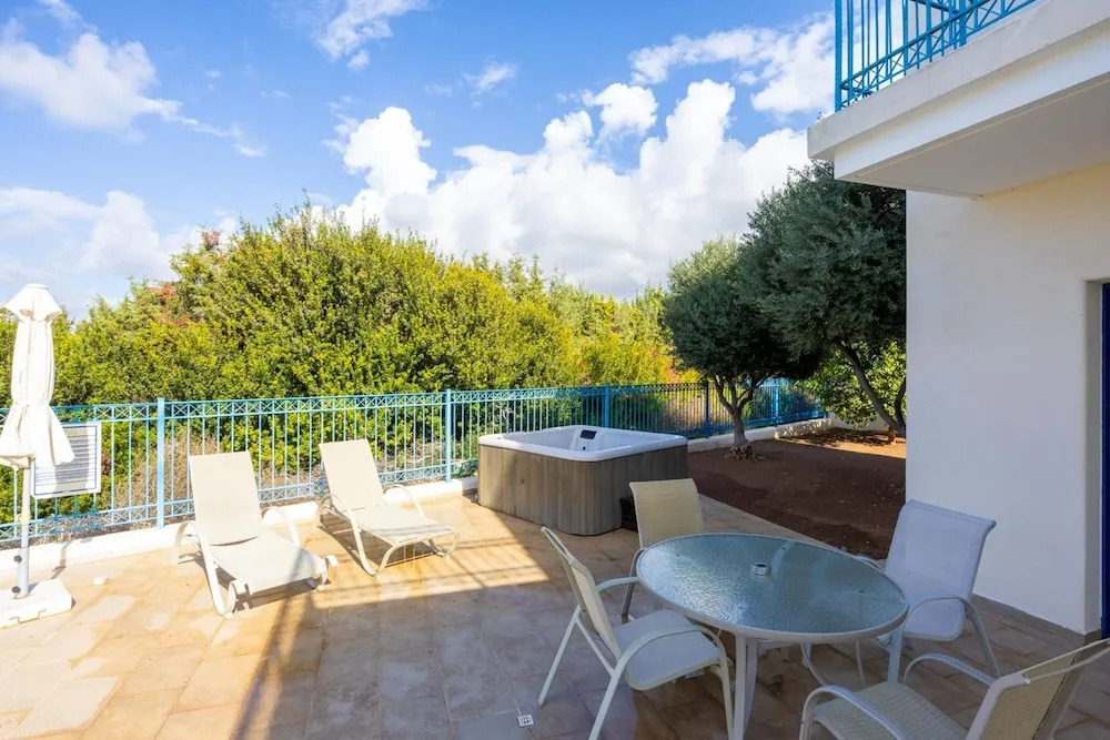 Villa Apollonas