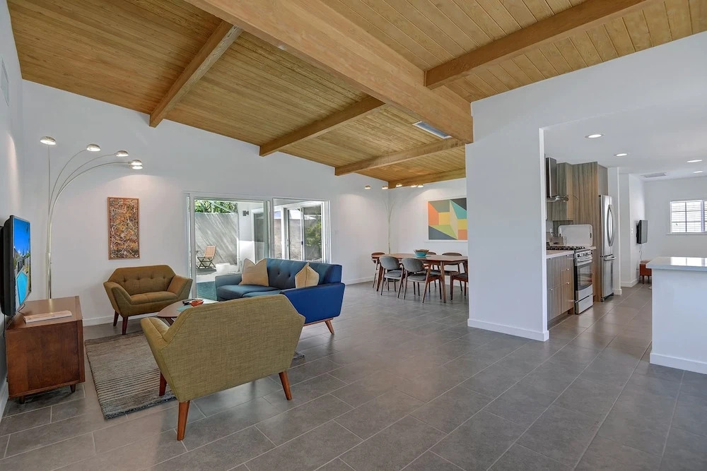 4br/3ba W/front Yard Pool In Southeast Palm Springs 4 Bedroom Home