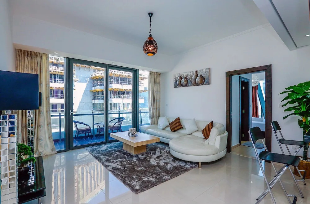 Nomad Retreats- Silverene tower Marina view