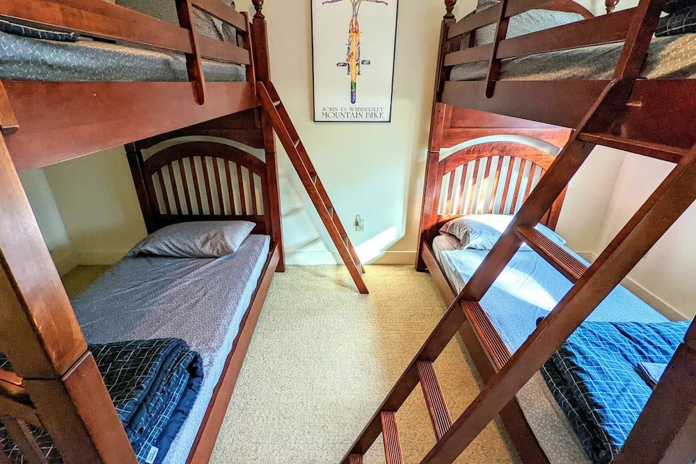 Alpine Allure by Avantstay Indoor Hot Tub, Game Loft, Enclosed Deck