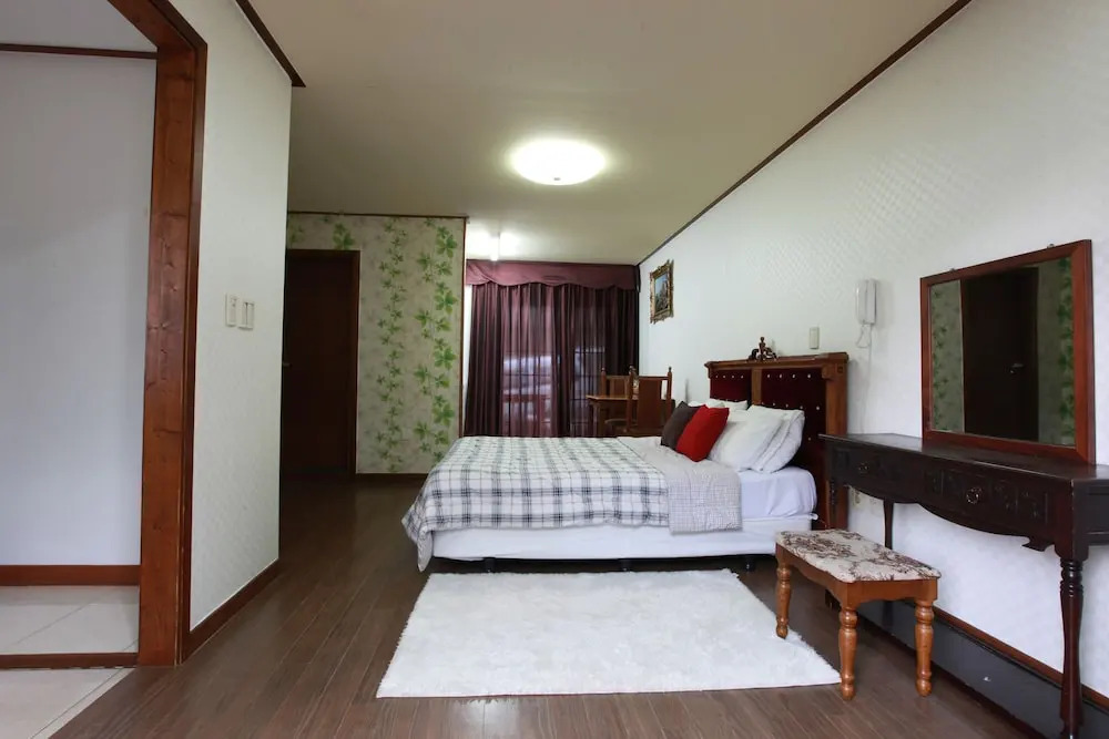Mayfair Rigel Pension