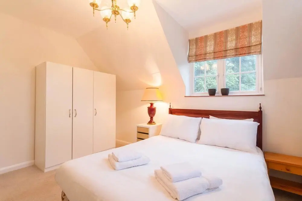 NEW Cosy 2 Bedroom Detached House West Finchley