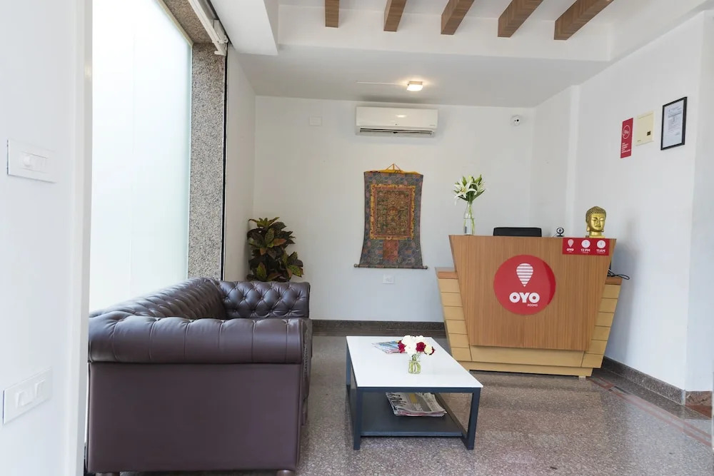 OYO 4428 Central Platinum Suites