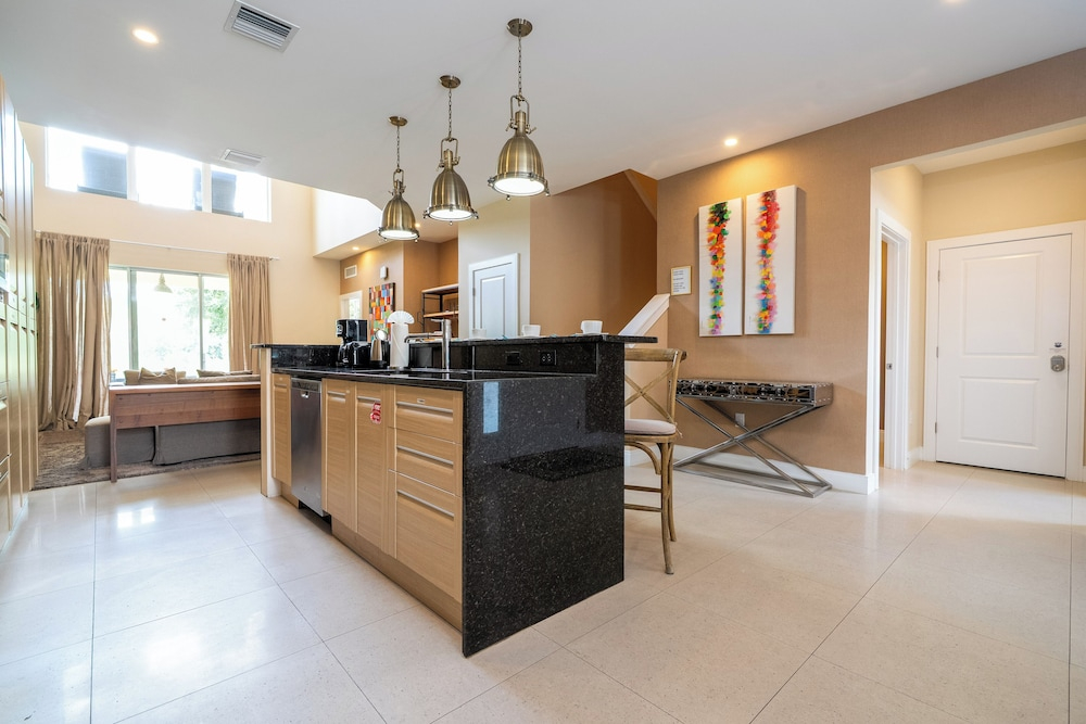 Modern Magic Village Home for 8 with Grill 3131