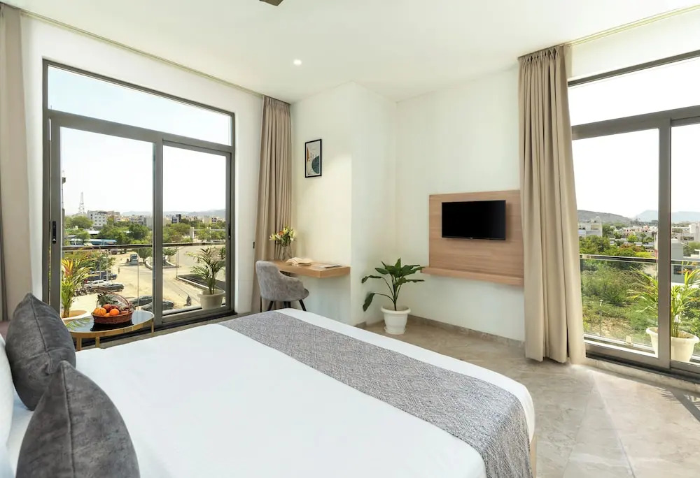 7 Rays Hotel