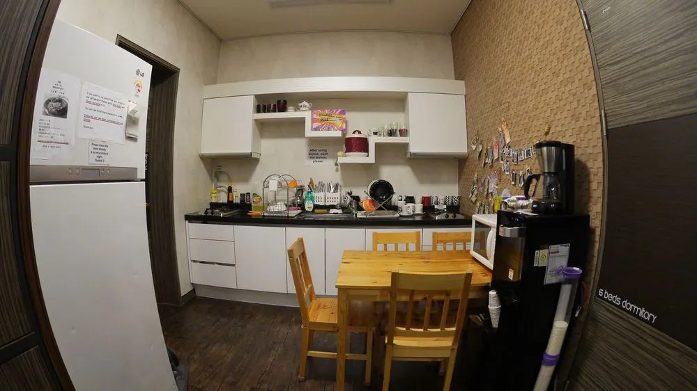 HI Guest House - Hostel