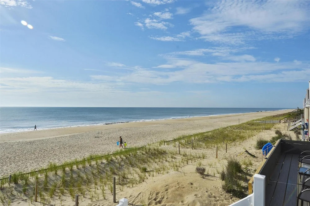 Sunrays North Tower Shores by Long & Foster