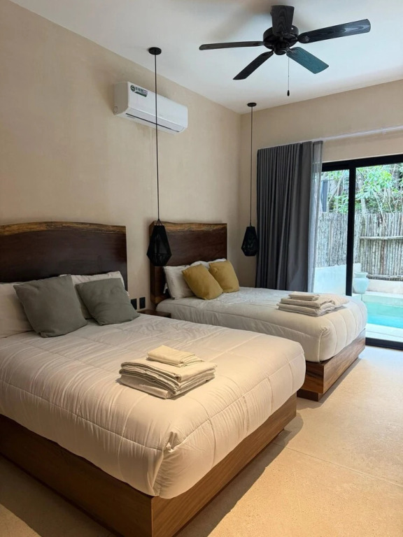 Great 3 Bedroom Apartment and Private Pool!
