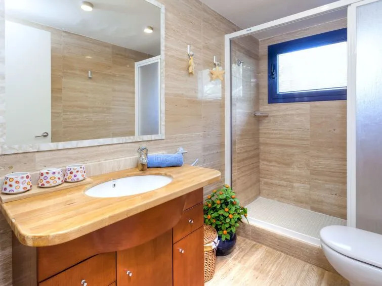 Holiday Home Crystal by Interhome