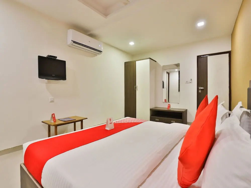OYO 12800 Hotel VLEE
