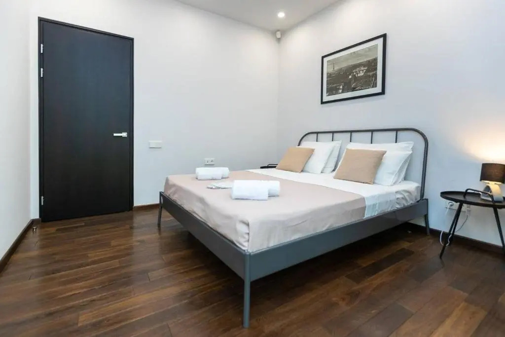 -30  NEW 2 BR Super Spacious Apt w/Terrace+views