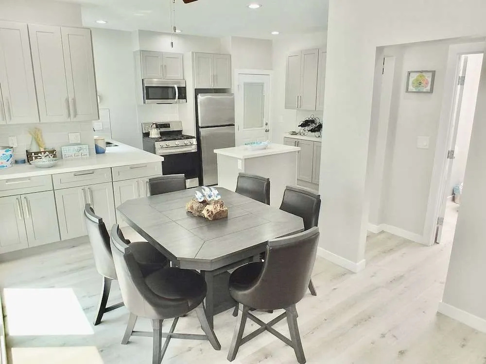 New Beach & Bay Retreat Full of Amenities!