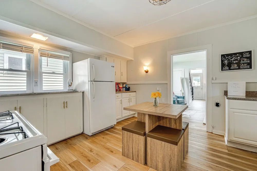 Saratoga Springs Home Near Downtown & Casino