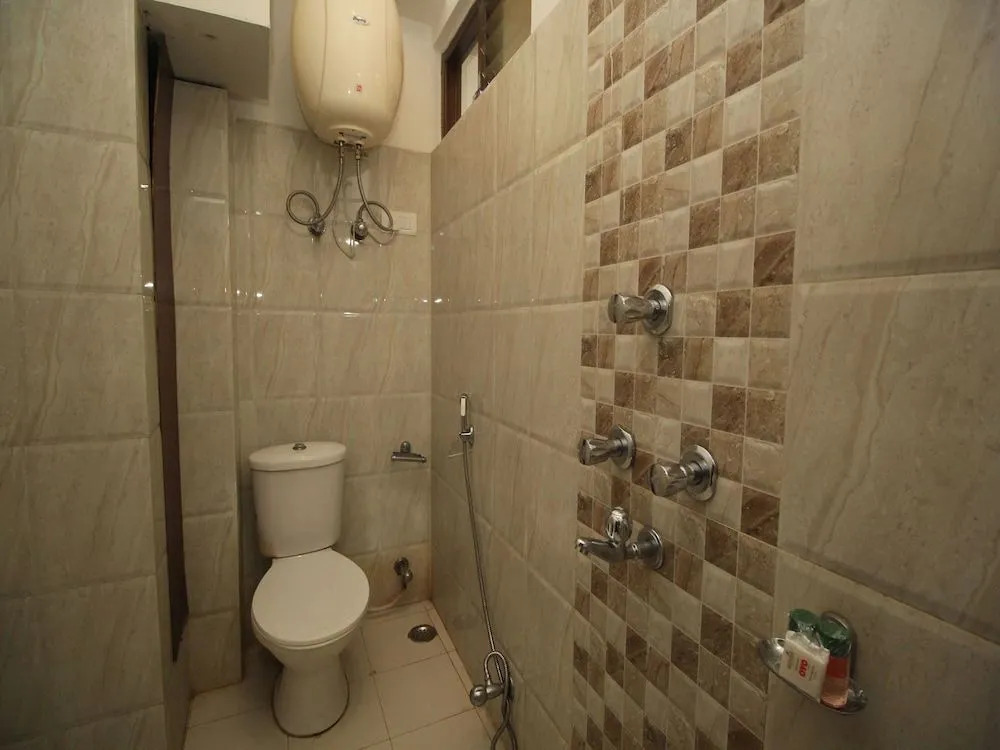 OYO 7620 Hotel Yukim Residency