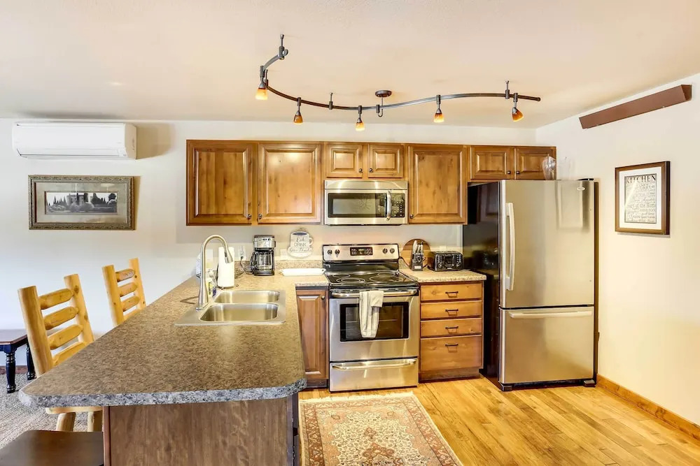 Centrally-located Deadwood Apt w/ Mountain Views!