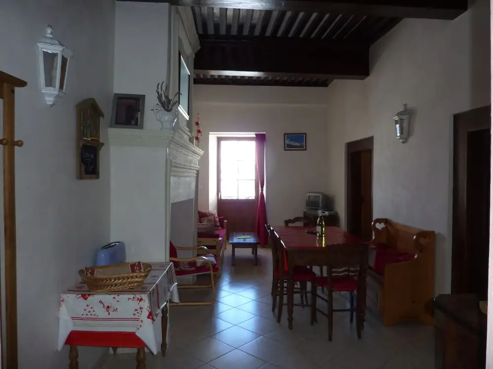 appartement gentiane 4personnes dans gite "la maison daugustin" classé 3 étoiles,la tour,73530 st jean darves