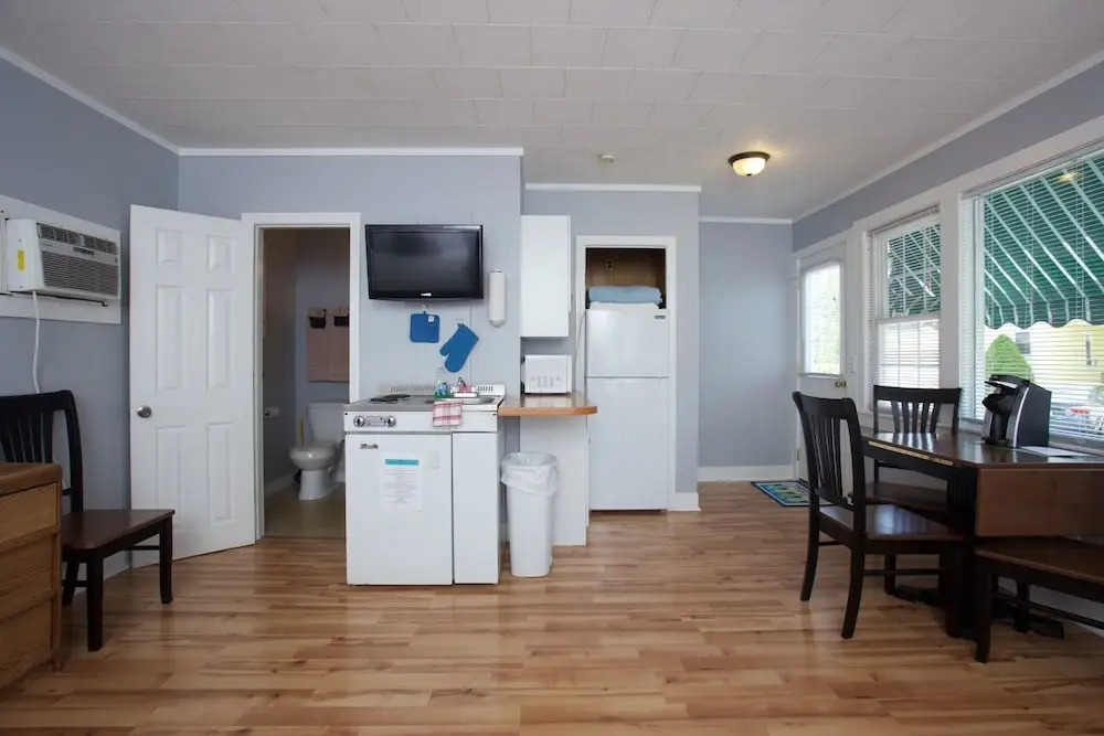 Drakes Island Resort & Cottages