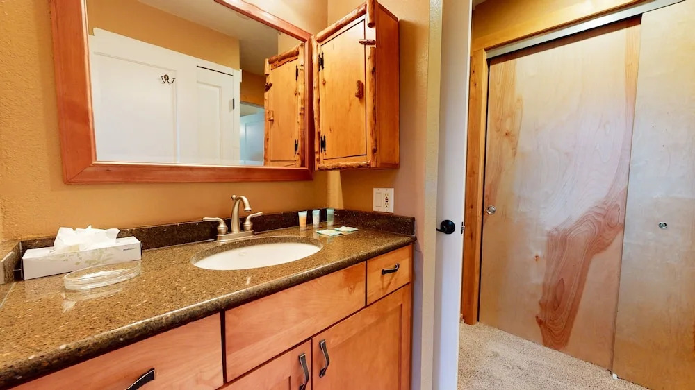 Snowcreek II 247 Pet-Friendly, Cozy, On the Snowcreek Meadow by RedAwning