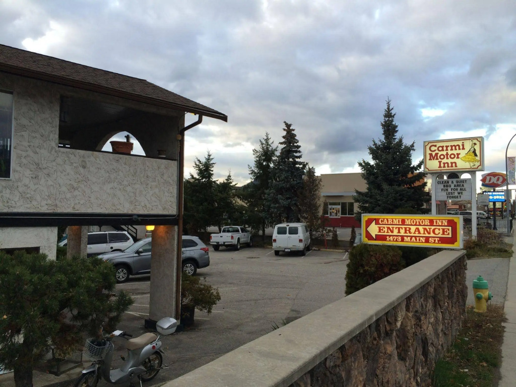 Carmi Motor Inn