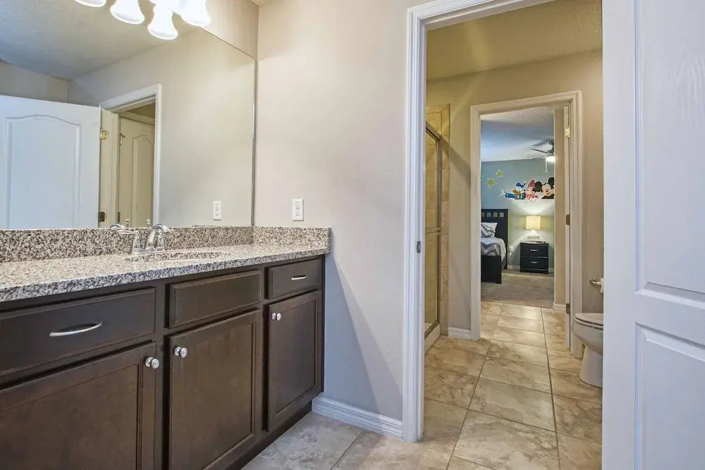 Home 8 Bdrm at Windsor Westside With Top Amenities