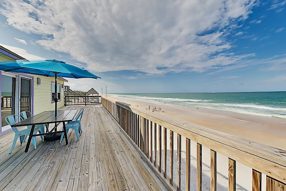 Hercules By The Sea W/ Expansive Deck & Patio 4 Bedroom Home