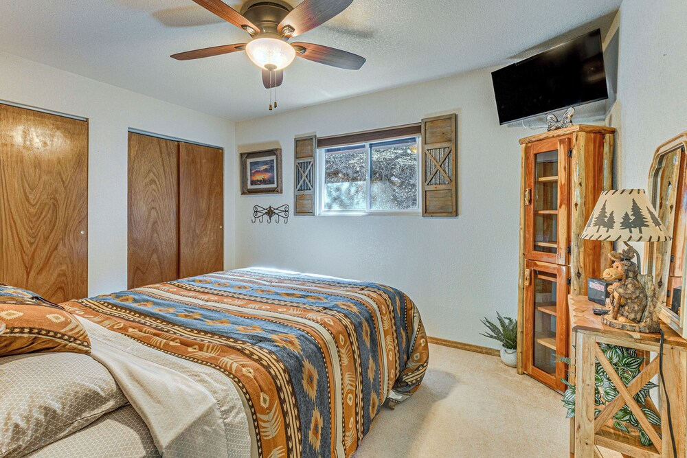 Hot Tub, Spacious Deck: Woodsy Haven in Ruidoso