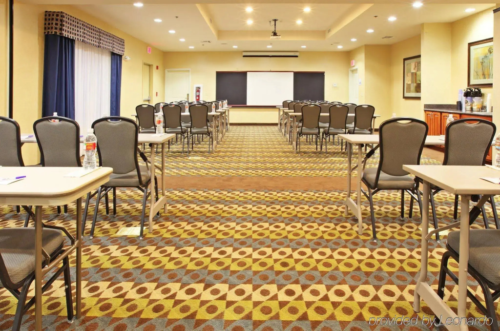 Holiday Inn Express & Suites Searcy by IHG