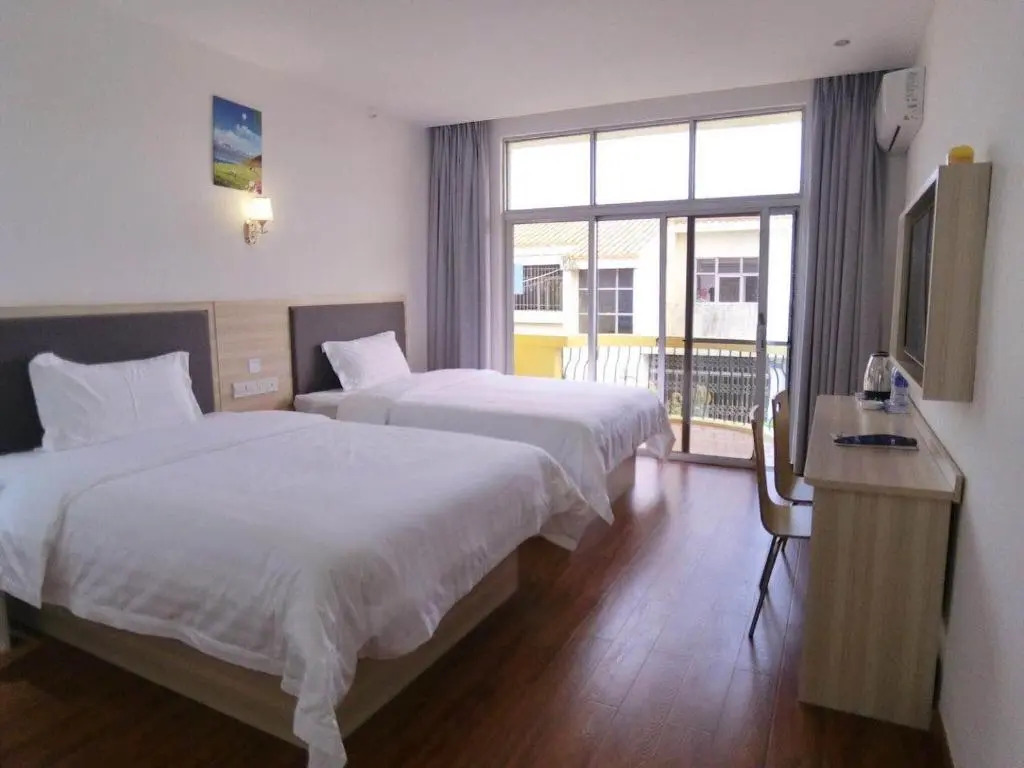 7Days Inn Zhuhai Crocodile Island Bohuang Furniture Baiteng Lake Branch