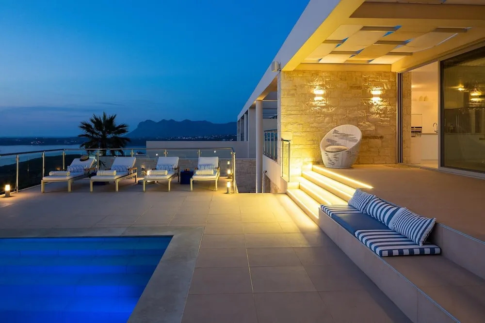 Elias Luxury Villa