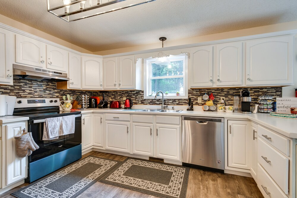 Hot Tub, Game Room & Fire Pit: Pocono Summit Home!