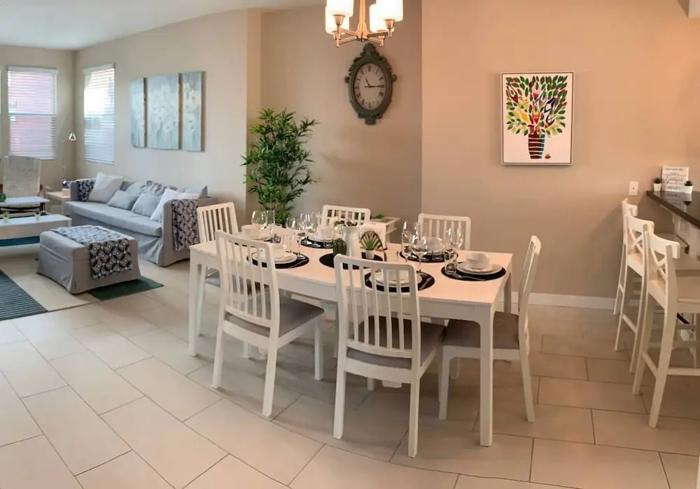 Stunning Home With Access To Pool & Great Location