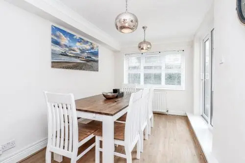 3 Queens Gardens Sea View Apartment