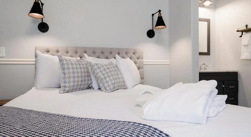 Hounds Tooth Inn