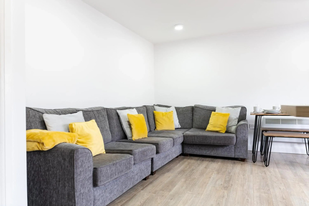 Lovely 2 Bedroom Apartment Near City Centre