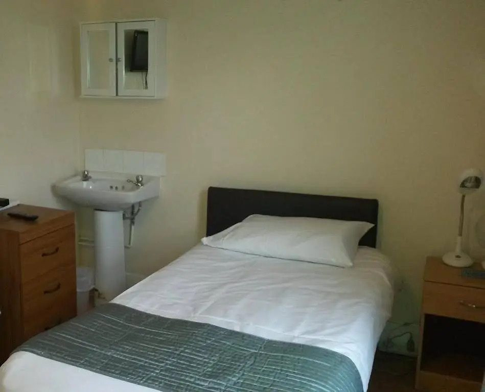 Cedars House Hotel
