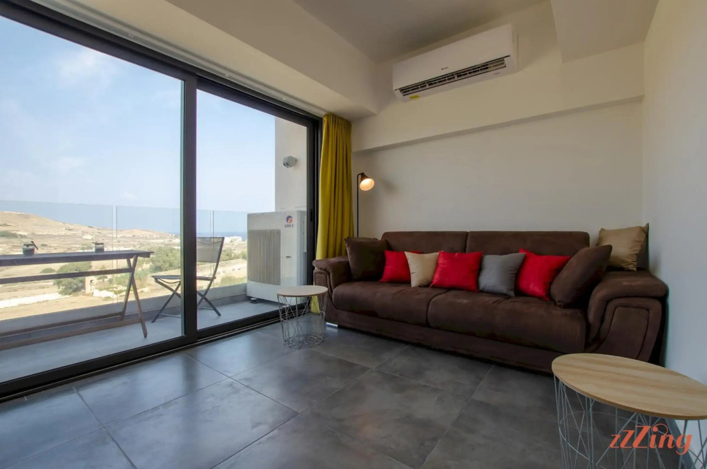 2 Bed Apartment w Distant Sea and Country Views