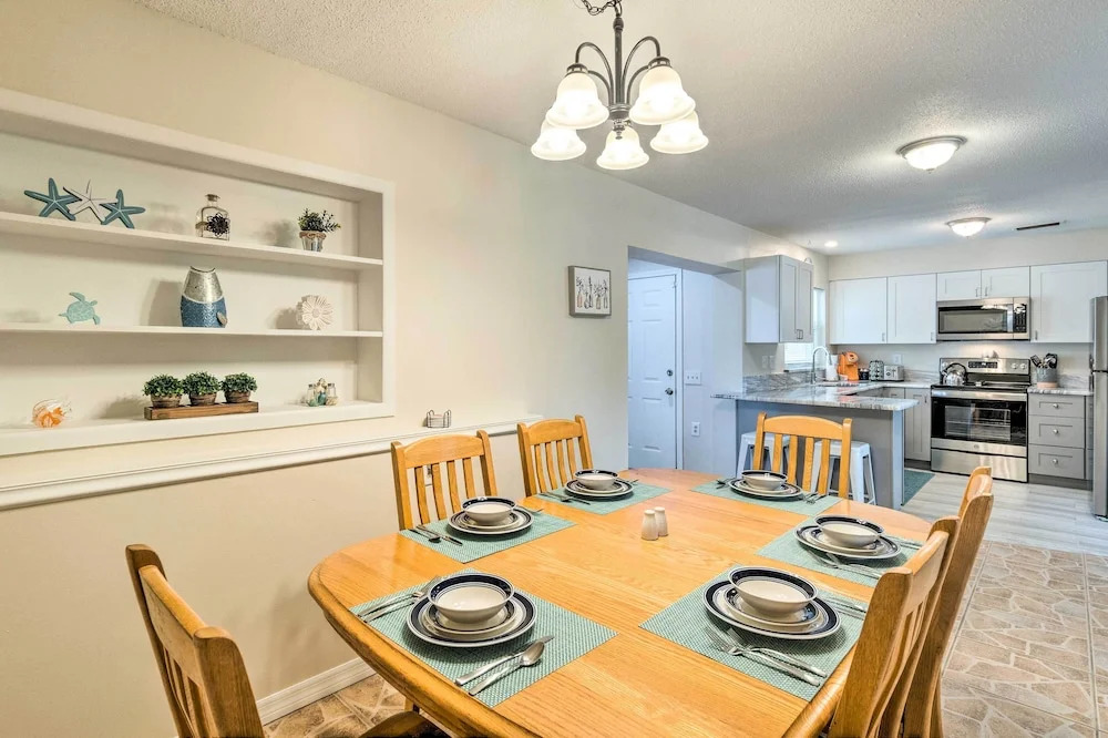 Sunny Port Charlotte Family Retreat: 3 Mi to Beach