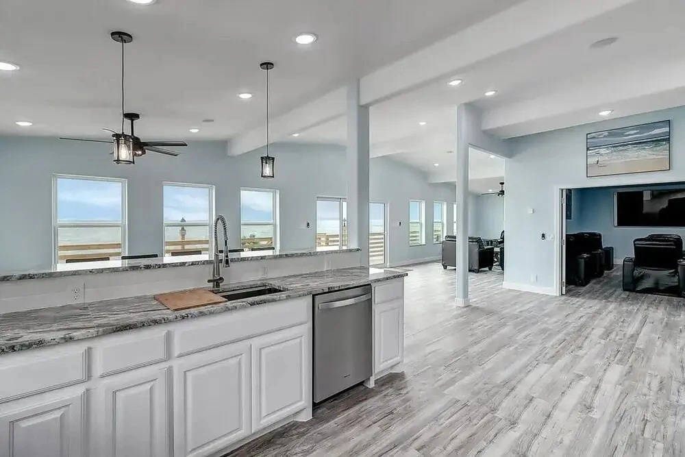 Laguna Shores 4 Bedroom Home by Redawning