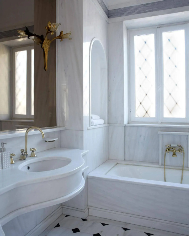 The White House in Plaka by JJ Hospitality
