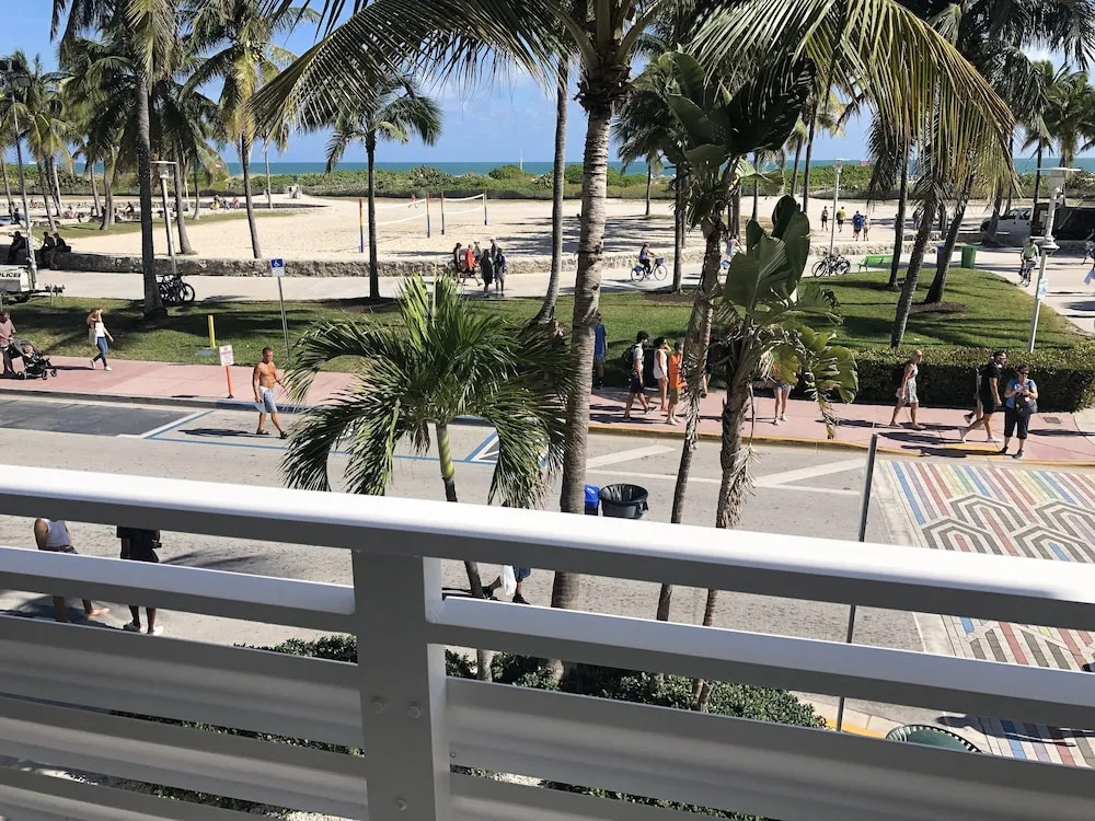SoBe 12th and Ocean Suites