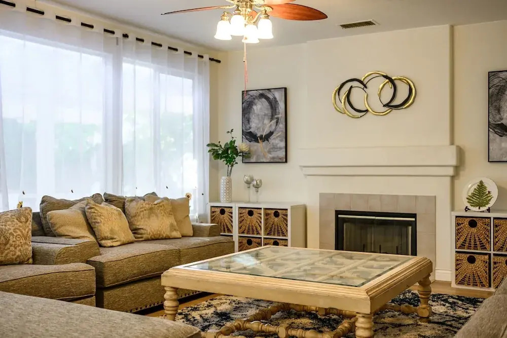 Luxury Hilltop Home Spacious Private Backyard