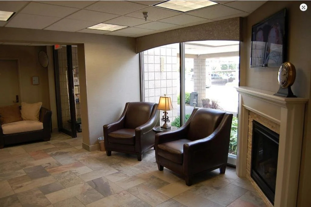 Brentwood Inn & Suites