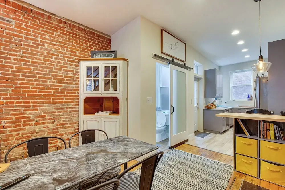 3 Mi to Dtwn: Charming Row House in Pittsburgh