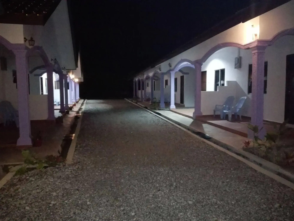 White Cottage Chalet