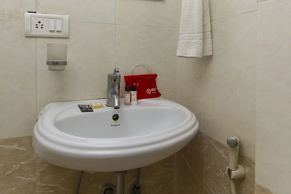 OYO 347 Hotel Fiesta Grand