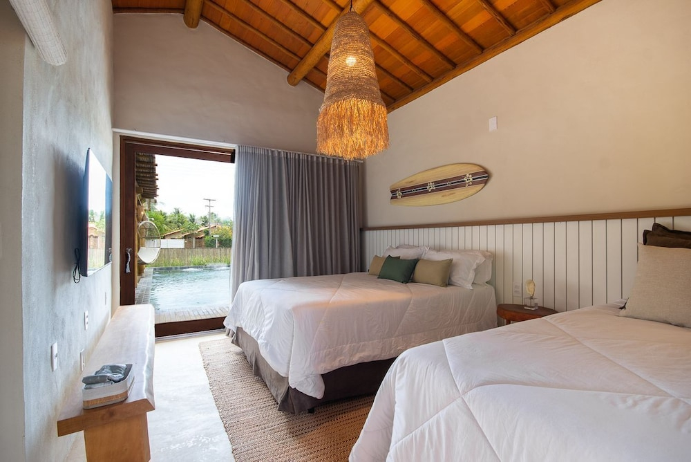 Casa com Piscina e Quadra no Condom nio By Toque