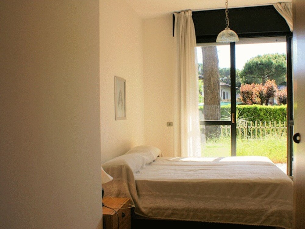 Seaside Sweet Holiday Hideaway in Lignano With Swimming Pool