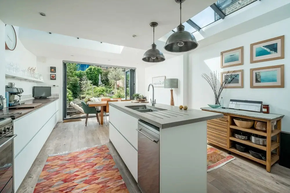 JOIVY Contemporary 2-Bed House W/ Private Garden