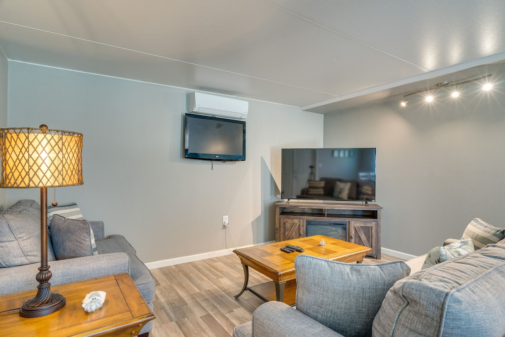 Cape Coral Home w/ Saltwater Pool & Lanai!